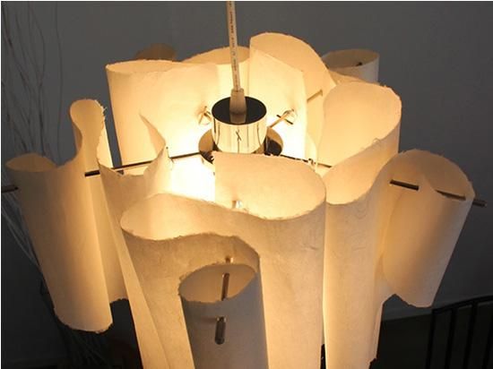 グッドデザイン賞受賞、伝統工芸の烏山和紙から優しい灯が透ける