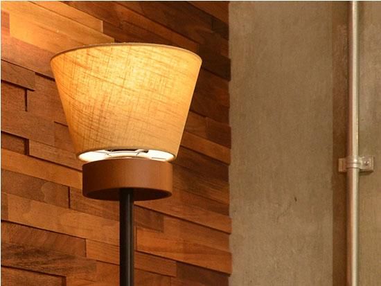 逆さまシェードがお部屋のアクセントに。間接照明にもぴったりな