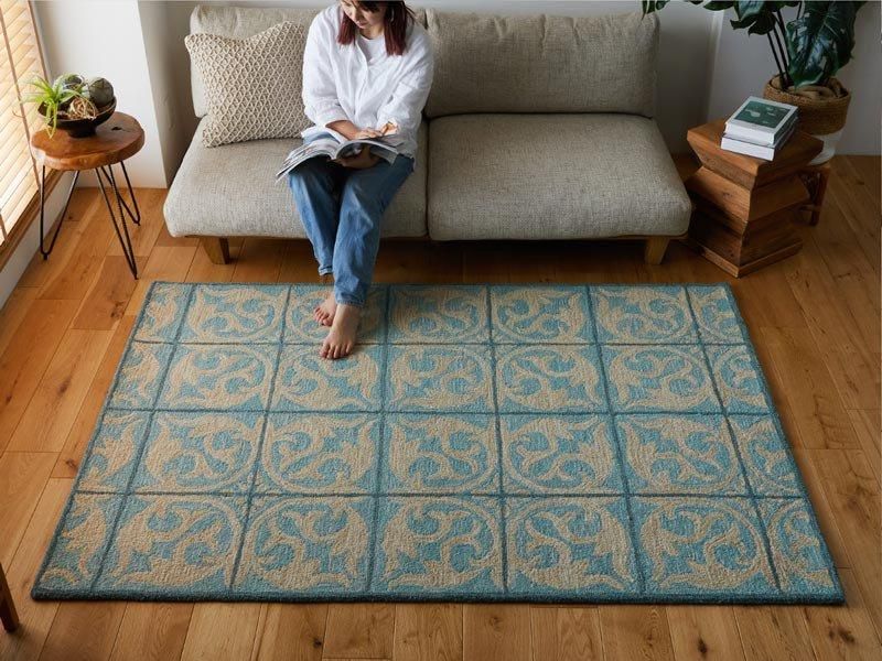 アンティーク調のデザインがおしゃれ。オールシーズン快適な羊毛100%の