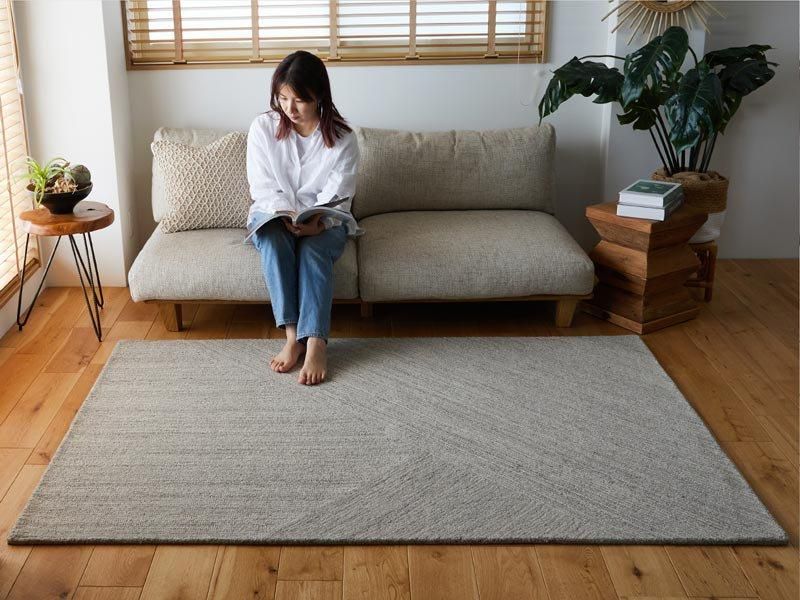 アンティーク調のデザインがおしゃれ。オールシーズン快適な羊毛100%の