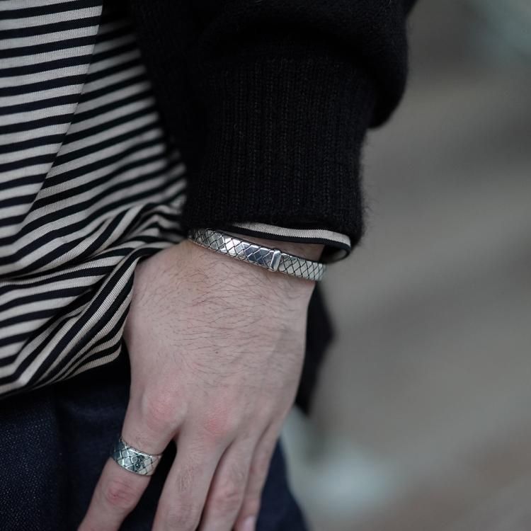 BOTTEGA VENETA★カーブラインウールトラウザーズ★送関込 ボッテガからザ・スリッパと名付けられたローファーがリリース