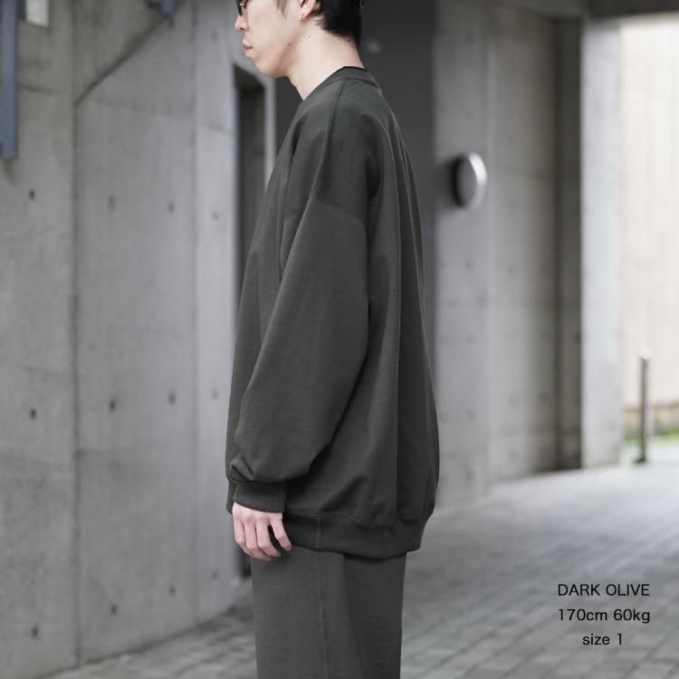 三宅健着用 markaware huge sweat dark green MARKAWARE(マーカウェア)新作アイテム着用画像。 | ヴェルテクス