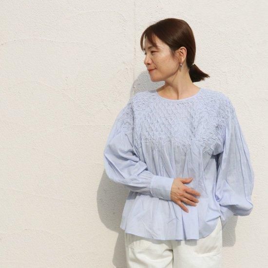 ハンドスモッキング刺繍ブラウス【doux bleu】 ハンドスモッキング刺繍ブラウス【doux bleu】
