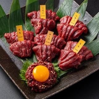 【送料無料】【冷凍発送】 会津馬刺し 赤身 6種食べ比べ セット （ランプ/ロース/ヒレ/ミスジ/ツカミ） 各100g ユッケ 50g 【自家製にんにく辛子味噌/醤油/ユッケたれ付】