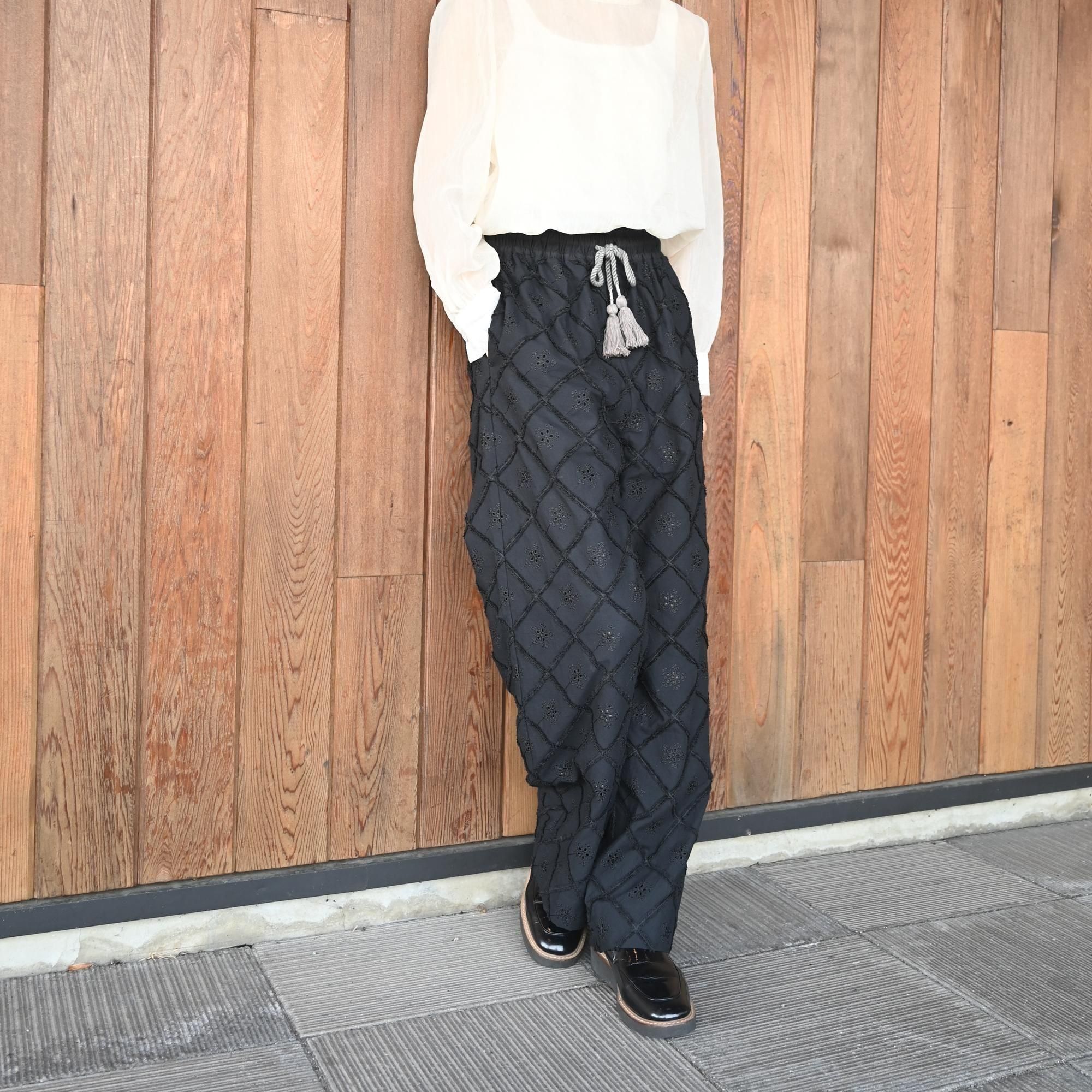 <img class='new_mark_img1' src='https://img.shop-pro.jp/img/new/icons8.gif' style='border:none;display:inline;margin:0px;padding:0px;width:auto;' />17_fringe lace -vacation pantsblack