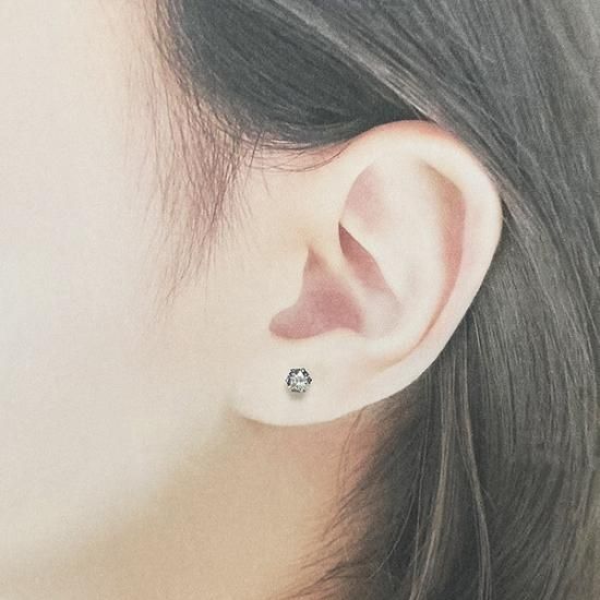 ダイヤモンド ピアス 一粒 0.5ct Pt900 6本爪 0.25×0.25ct