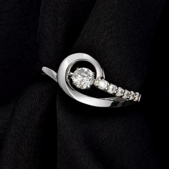 ダンシングストーン ダイヤモンド リング 0.2ct Pt900 揺れる