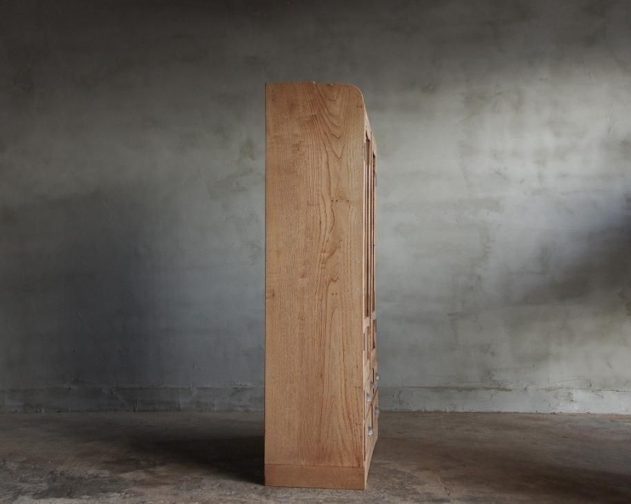 欅と栗の収納棚 - FUNNEL