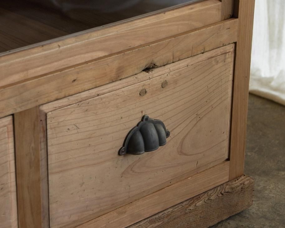 古く味のある大きな木枠ガラス戸棚　食器棚　水屋　カウンター　キャビネット　古家具 昭和レトロ 小水屋 食器棚 キャビネット 木製 ナチュラル