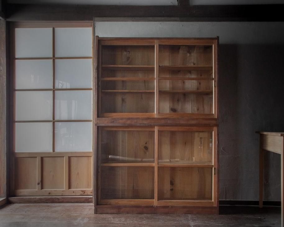 ドイツで買った食器棚　材質:桜の木 桜の重ね戸棚／食器棚 古家具 FUNNEL