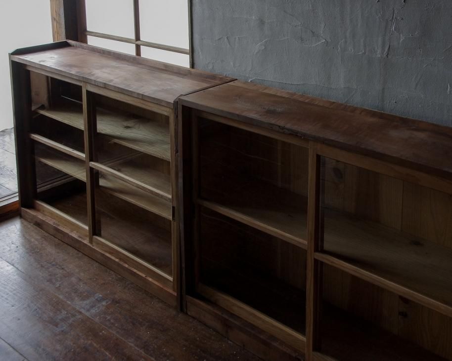 ドイツで買った食器棚　材質:桜の木 緑園｜東欧雑貨 ドイツ ミニチュアお花柄食器棚（青）