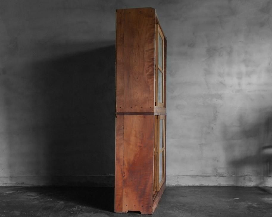 ドイツで買った食器棚　材質:桜の木 桜の重ね戸棚／食器棚 古家具 FUNNEL