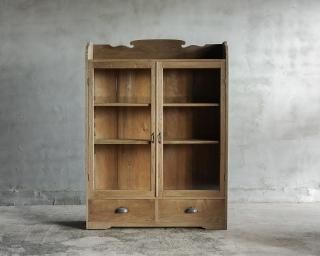 栗の開き戸棚