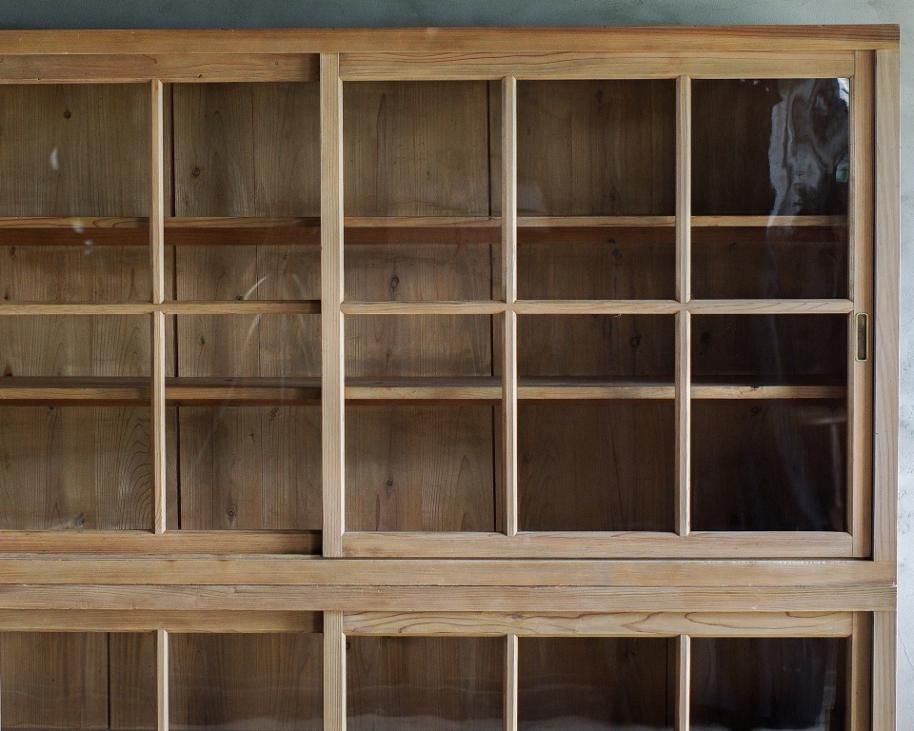 木製ガラス戸棚　食器棚　古家具　アンティーク 大きいガラス戸棚／食器棚 古家具・FUNNEL