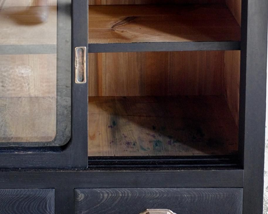 黒色食器棚 古家具／アンティークFUNNEL