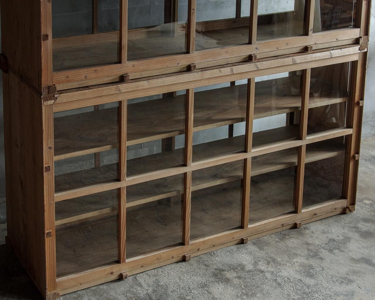 両面ガラスの戸棚 古家具・FUNNEL