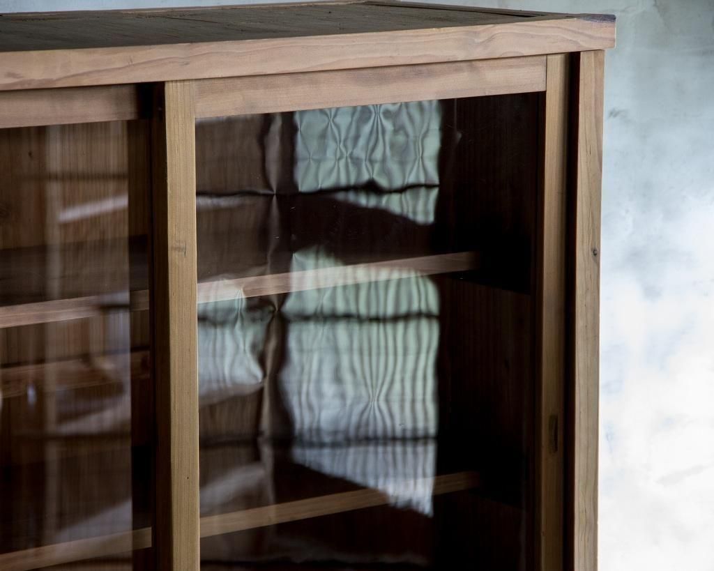 【アンティーク】ガラス戸収納棚 2段重ねガラス戸棚／食器棚 アンティーク・昭和