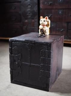 江戸時代の船箪笥 船金庫 引き出し欠品有アウトレット 古録展 送料 江戸時代の船箪笥 船金庫 引き出し欠品有アウトレット 古録展 送料