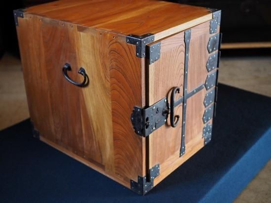 江戸時代の船金庫をリメイクした総欅製重量あり船箪笥 古録展 送料別 E