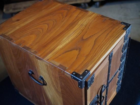 江戸時代の船金庫をリメイクした総欅製重量あり船箪笥 古録展 送料別 E