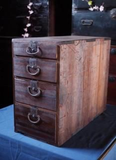 時代箪笥 昭和レトロ根来箪笥 踏み出せる 鍵付き 時代箪笥 昭和レトロ根来箪笥 踏み出せる 鍵付き