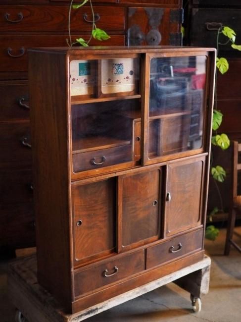 自宅長期保管品 茶箪笥 茶タンス ガラス戸 ビンテージ アンティーク 昭和レトロ ケヤキ材 茶箪笥 和風キャビネット 日本製 大正 民芸 古民家