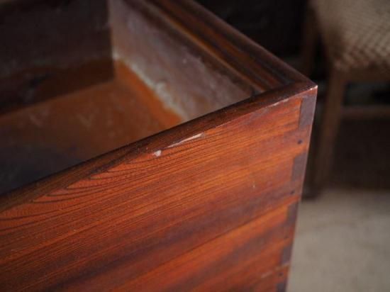高級茶箪笥 欅と黒柿造り 二段重ね　１９５０－６０年代　価格応相談 高級茶箪笥 欅と黒柿造り 二段重ね 1950－60年代 価格応