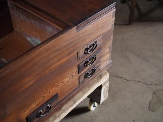 高級茶箪笥 欅と黒柿造り 二段重ね　１９５０－６０年代　価格応相談 高級茶箪笥 欅と黒柿造り 二段重ね 1950－60年代 価格応