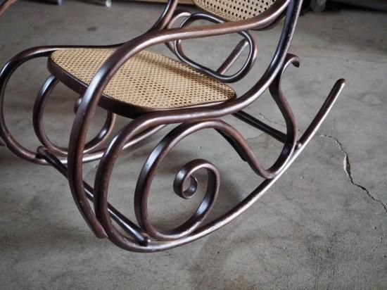 ラタン製レトロなロッキングチェア 昭和中期 古録展 送料別 Mサイズ