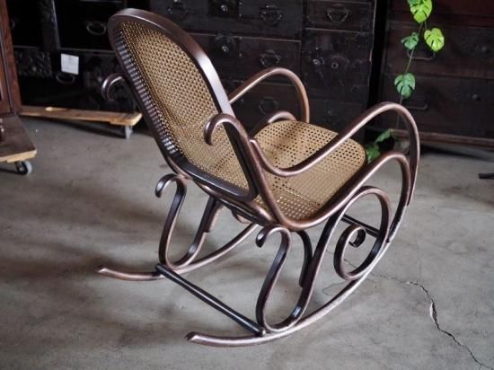 ラタン製レトロなロッキングチェア 昭和中期 古録展 送料別 M