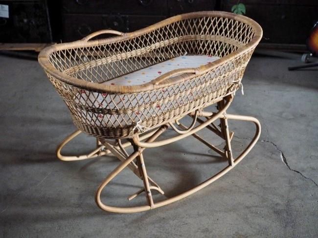 【希少品】アンティーク　ベビーベッド　ゆりかご　レトロ ラタン製二段造りのベビーベッド ゆりかご 昭和中期 古録展 送料別 I