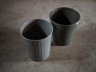 <img class='new_mark_img1' src='https://img.shop-pro.jp/img/new/icons5.gif' style='border:none;display:inline;margin:0px;padding:0px;width:auto;' />米国製錆びたアイアンのヴィンテージゴミ箱2個セット 古録展  送料別  Dサイズ 中古 品番B472