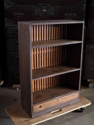 <img class='new_mark_img1' src='https://img.shop-pro.jp/img/new/icons5.gif' style='border:none;display:inline;margin:0px;padding:0px;width:auto;' />格子リメイクのレトロな飾り棚 昭和前期 古録展  送料別  Iサイズ 中古 品番S10815