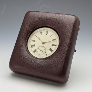 1881年 英国アンティーク 動作良好 純銀ケース 鍵巻き懐中時計 レザー張りホルダ付き