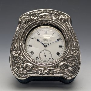 1904年 英国アンティーク 純銀手彫り彫刻 懐中時計ホルダー Boots Pure Drug