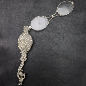 アンティーク アール・ヌーヴォー浮彫彫刻 純銀製 携帯用折りたたみ式眼鏡 ロニエット