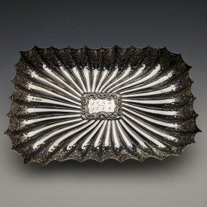 1901年 英国アンティーク 純銀製 角型デッシュ 浮き彫り装飾 277g