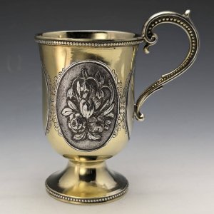 1867年 英国アンティーク 純銀ゴールド装飾 花彫刻マグカップ 150g