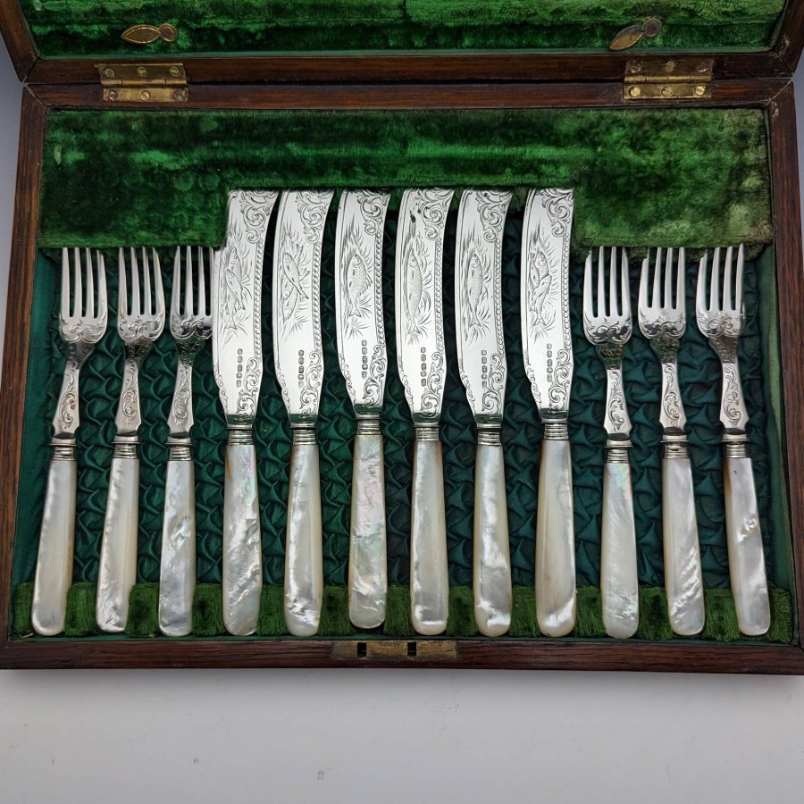 19世紀後半 英国アンティーク 白蝶貝ハンドル 純銀ブレード フィッシュカトラリー6ペアセット 木箱入り