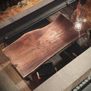 カラー別一枚板:シックな黒系統。| 一枚板テーブル 通販|大阪 カラー別一枚板:シックな黒系統。| 一枚板テーブル 通販|大阪