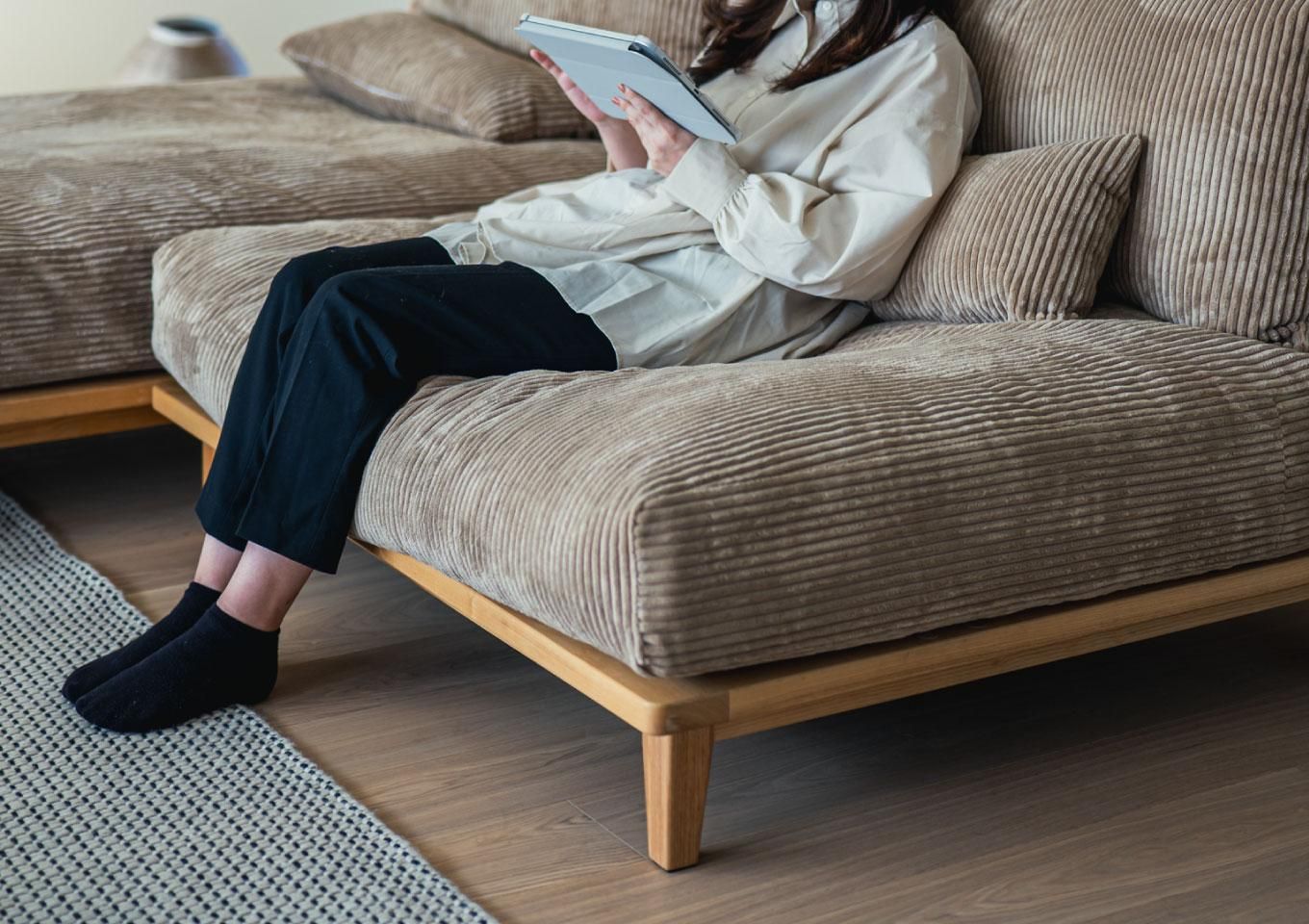 【送料込】Fumi 幸せになるソファ　ロング + サイドテーブル　セット 張地がえらべる｜Fumi（フミ） / 幸せになるソファ / ロング｜三島家具