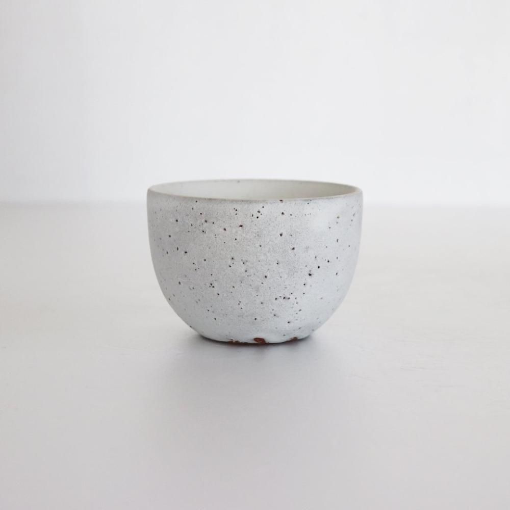 陶芸品　湯のみ　陶芸作家 飯高幸作 湯のみ小 - 石ころ - 丁寧な暮らしの店｜三島家具