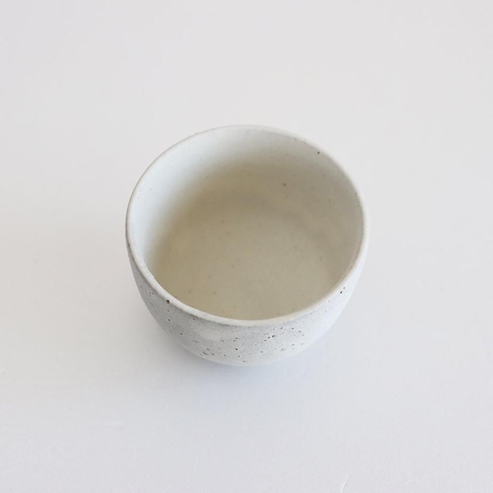陶芸品　湯のみ　陶芸作家 飯高幸作 湯のみ小 - 石ころ - 丁寧な暮らしの店｜三島家具