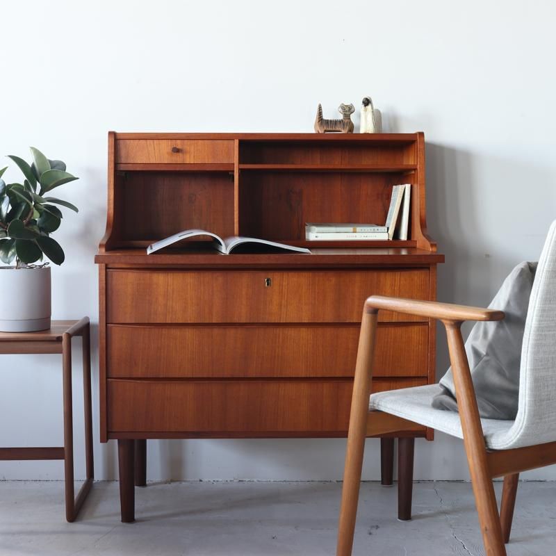 N3119r110 英国クラシックな佇まい サイドボード 細やかな美しい杢目 N3119r110 英国クラシックな佇まい サイドボード 細やかな美しい杢目