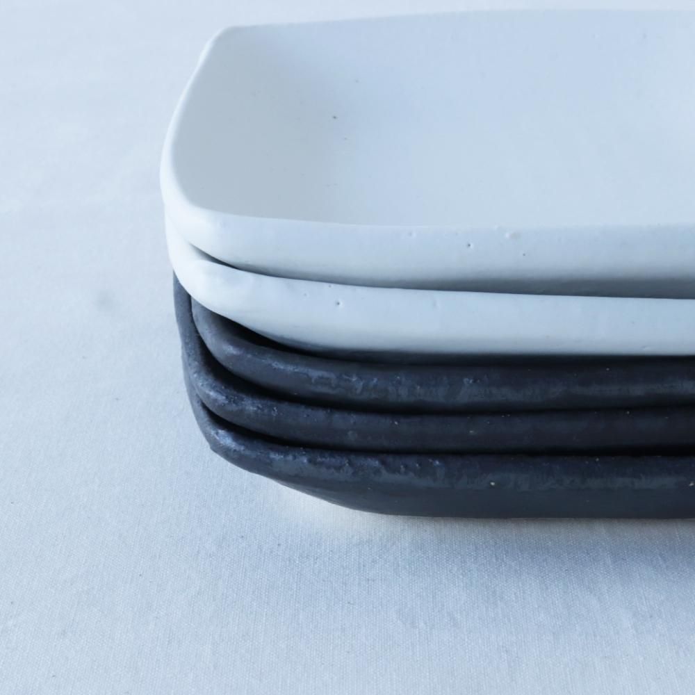 飯高幸作 角皿 小 - 白 - 丁寧な暮らしの店｜三島家具オンライン