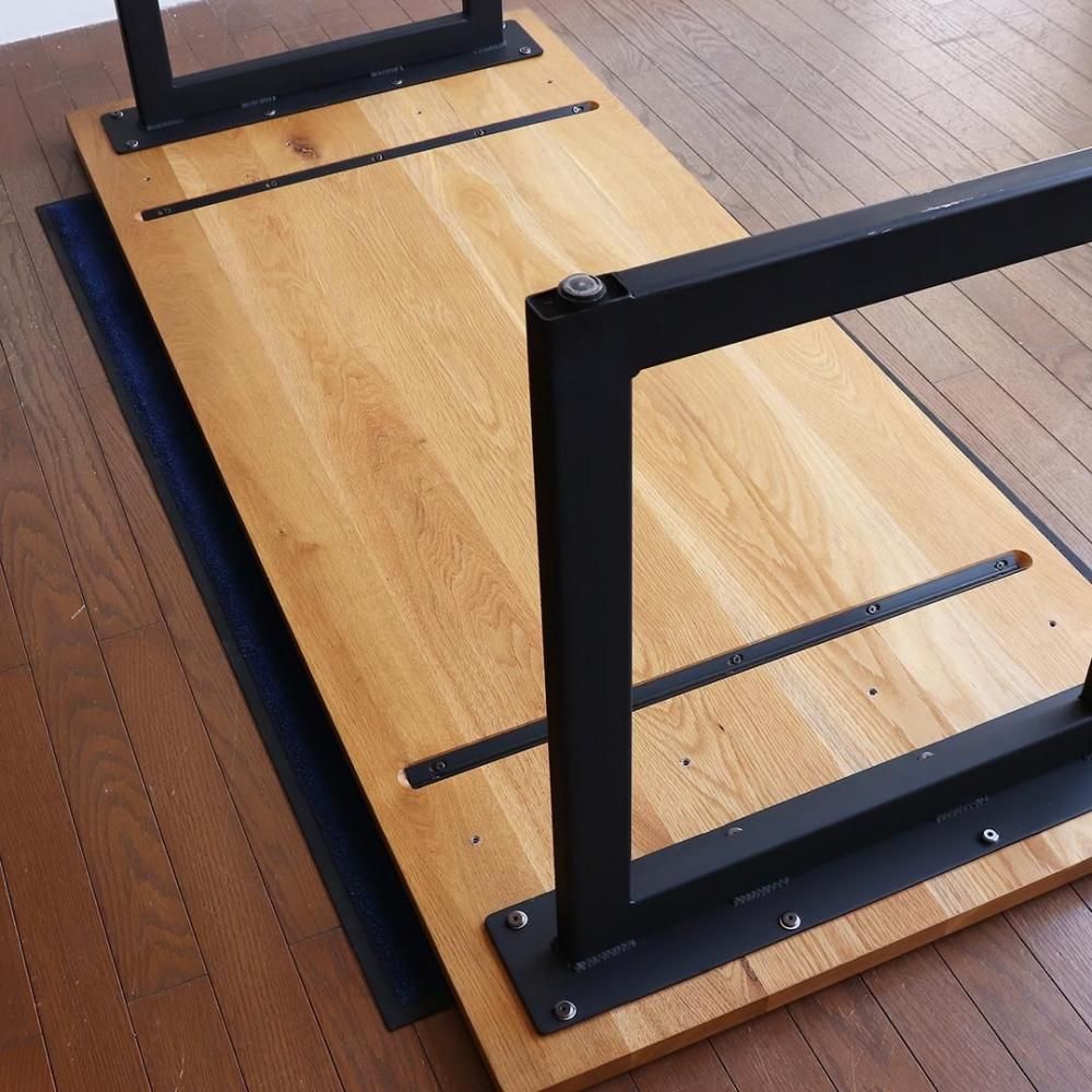 SELECTダイニングテーブル｜レッドオーク×鉄脚ブレード｜三島家具