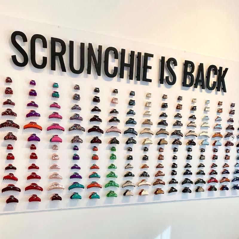 色鮮やかなヘアクセサリーが人気のSCRUNCHIE IS BACK