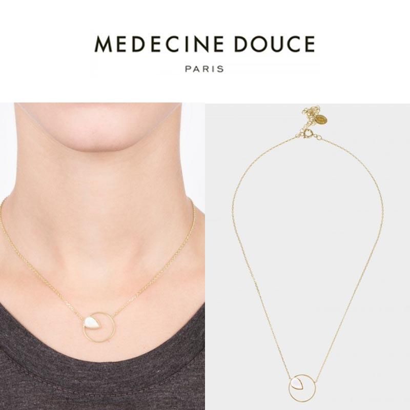 即発 フランス Medecine Douce ネックレス 白ポンポン 貝 真珠 MEDECINE DOUCE ネックレス（即発 フランス Medecine Douce