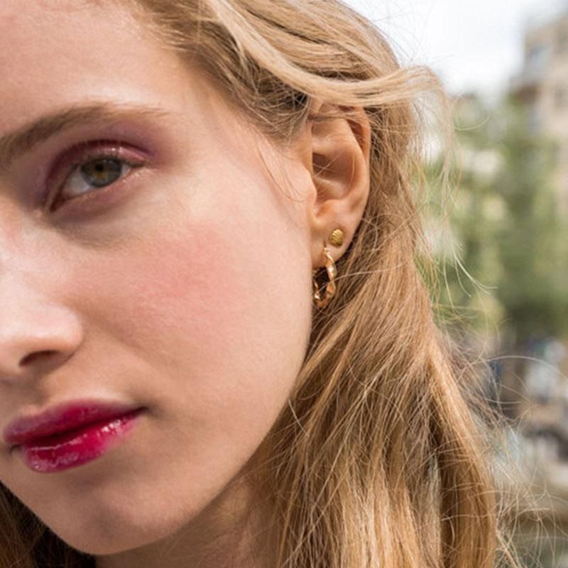 LOUISE DAMAS ツイストデザイン フープピアス 24K