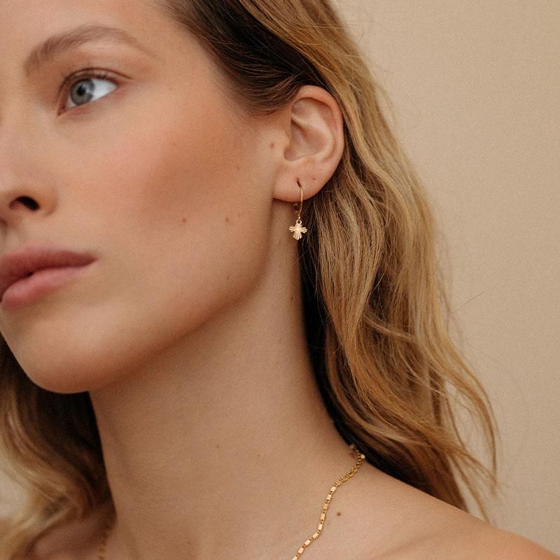 LOUISE DAMAS(ルイーズダマス) ゴールド Claire クロス ピアス